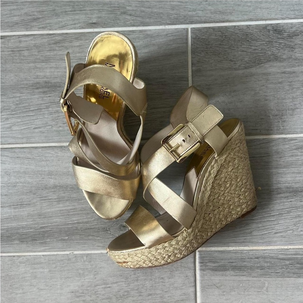 Michael Kors gold braided straw wedges 
comfortable 
mid condition